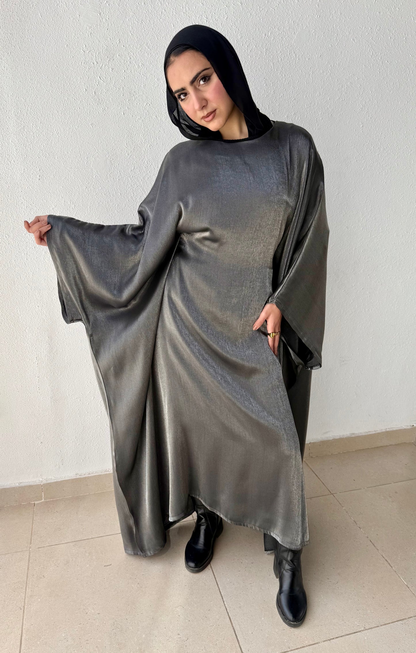 Shimmer abaya with inside belt