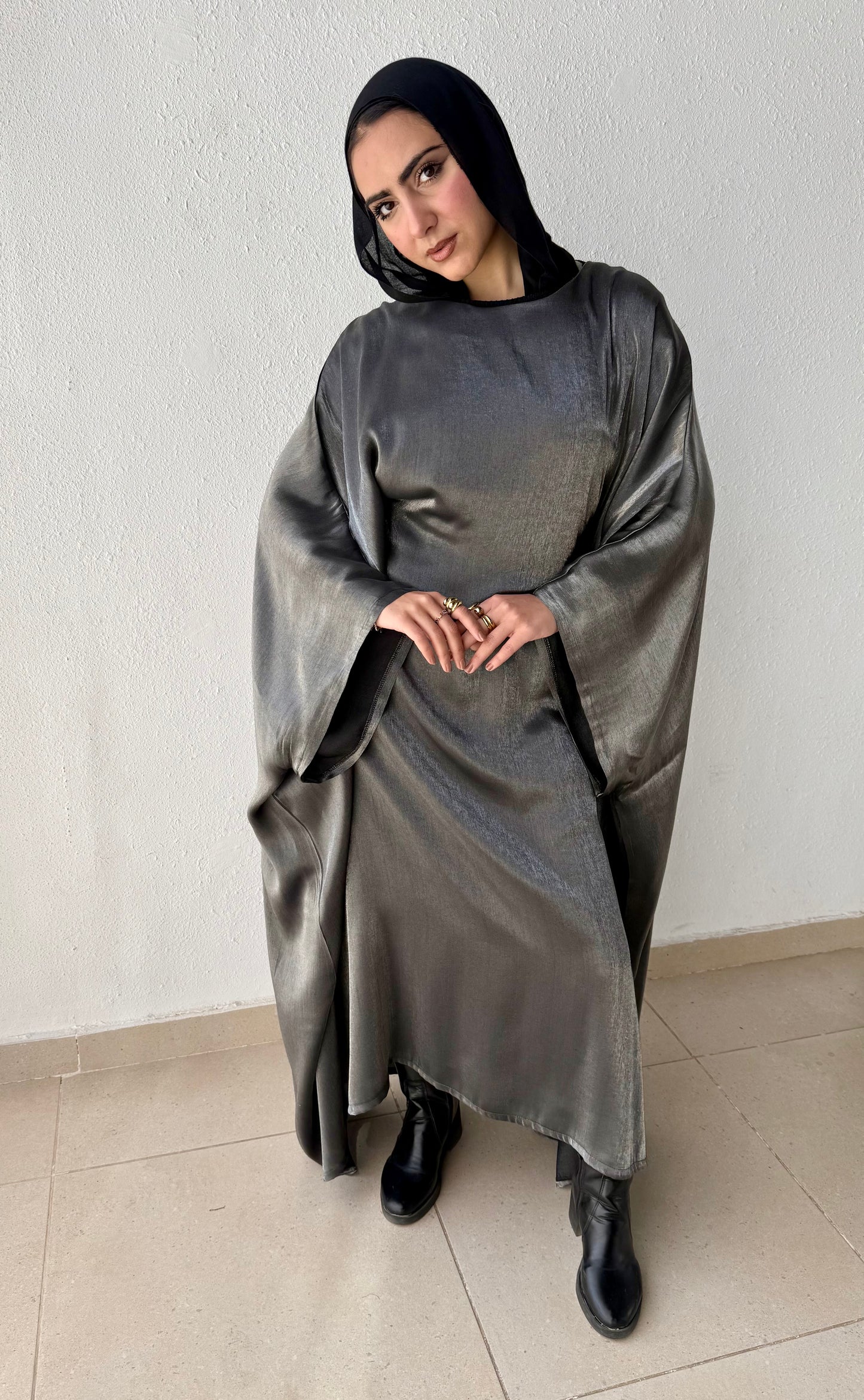 Shimmer abaya with inside belt