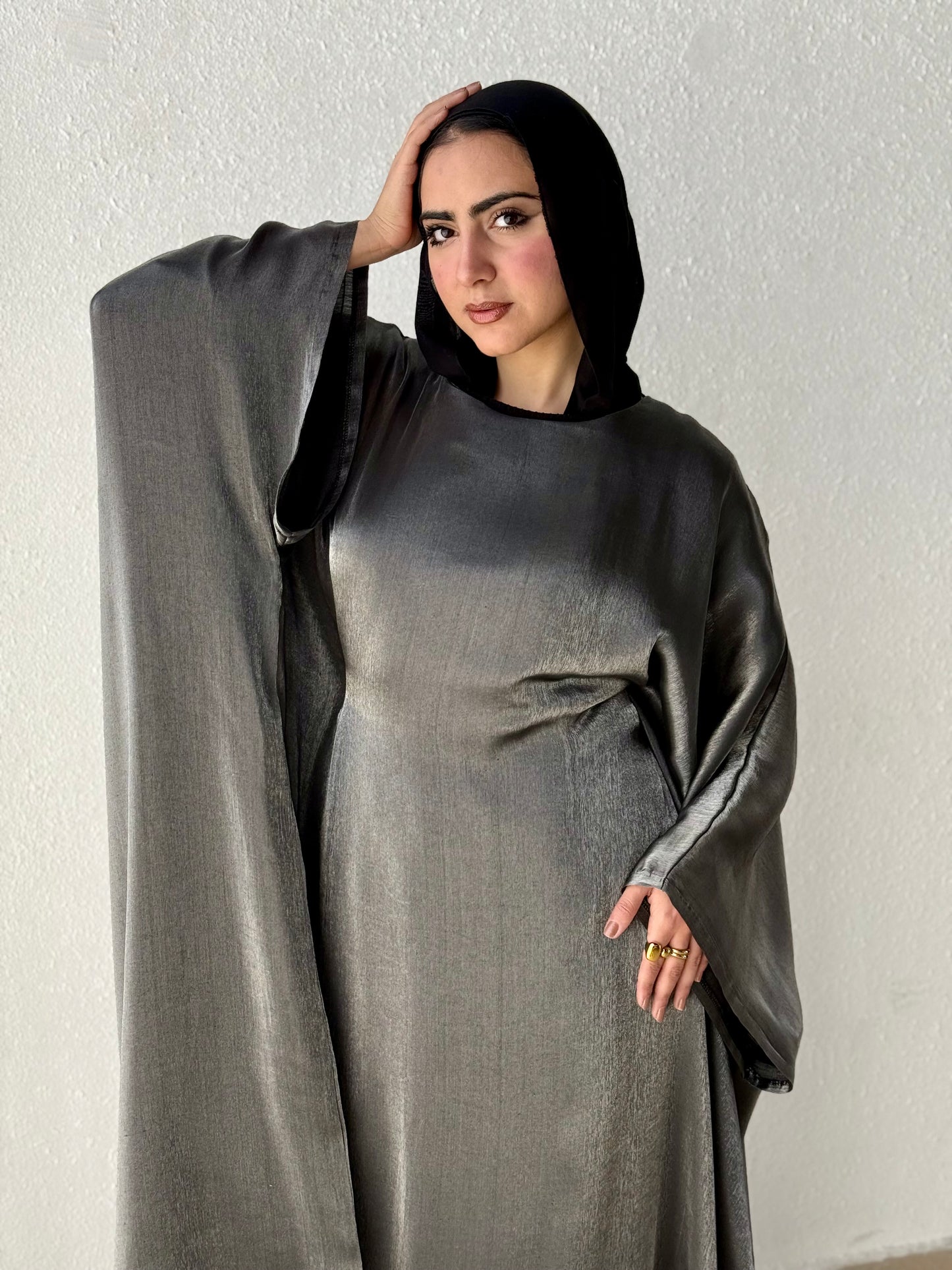 Shimmer abaya with inside belt
