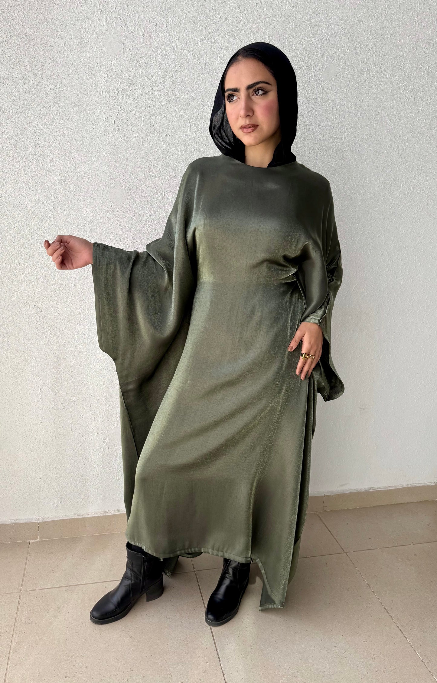 Shimmer abaya with inside belt