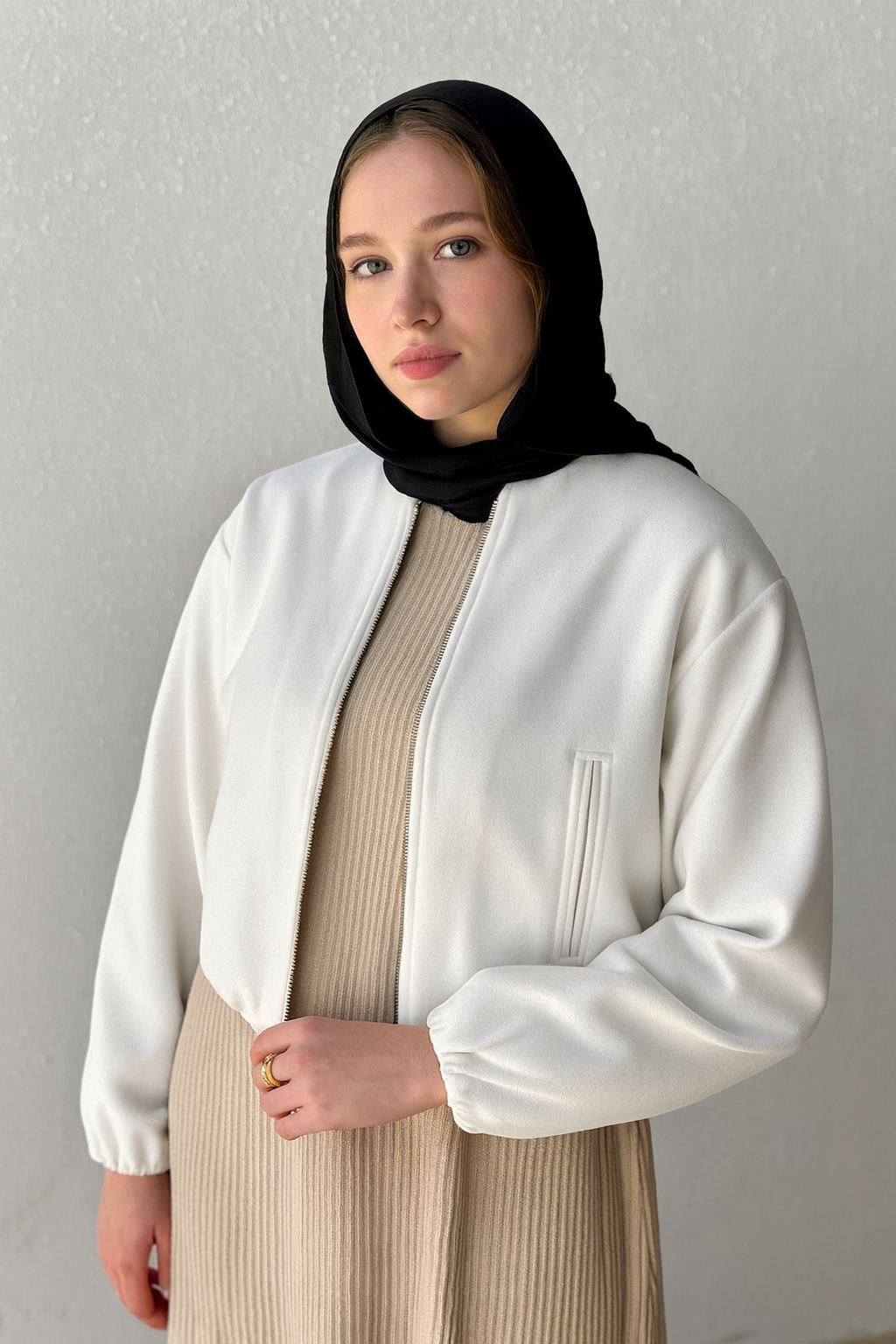 Jacket with hidden elastic band