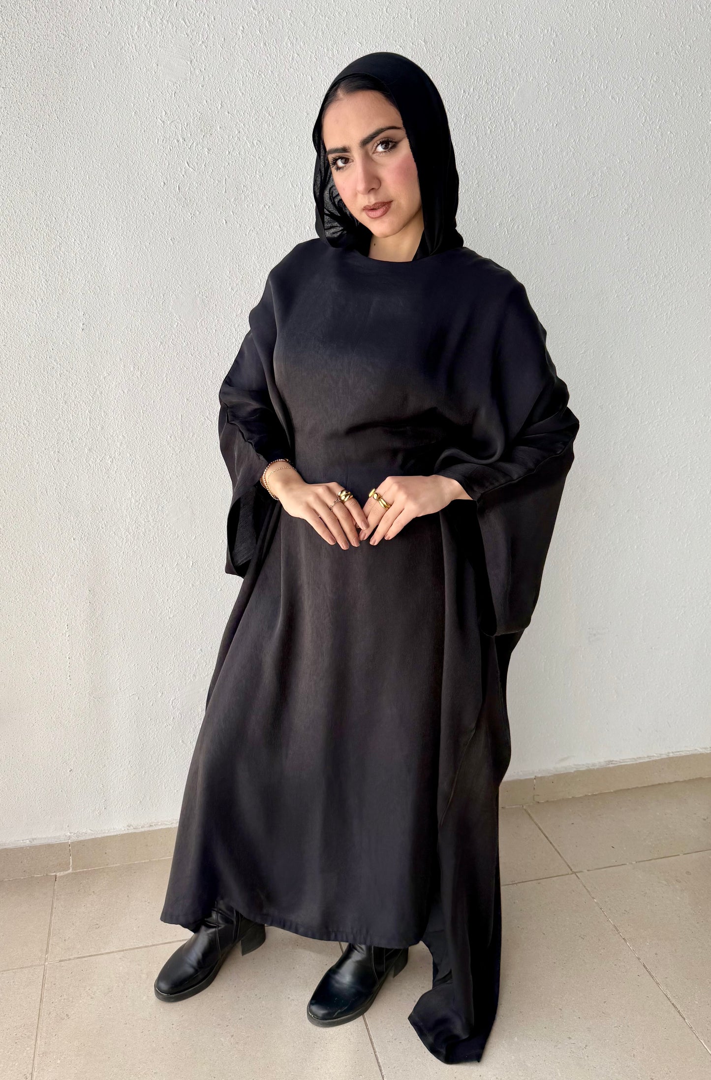 Shimmer abaya with inside belt