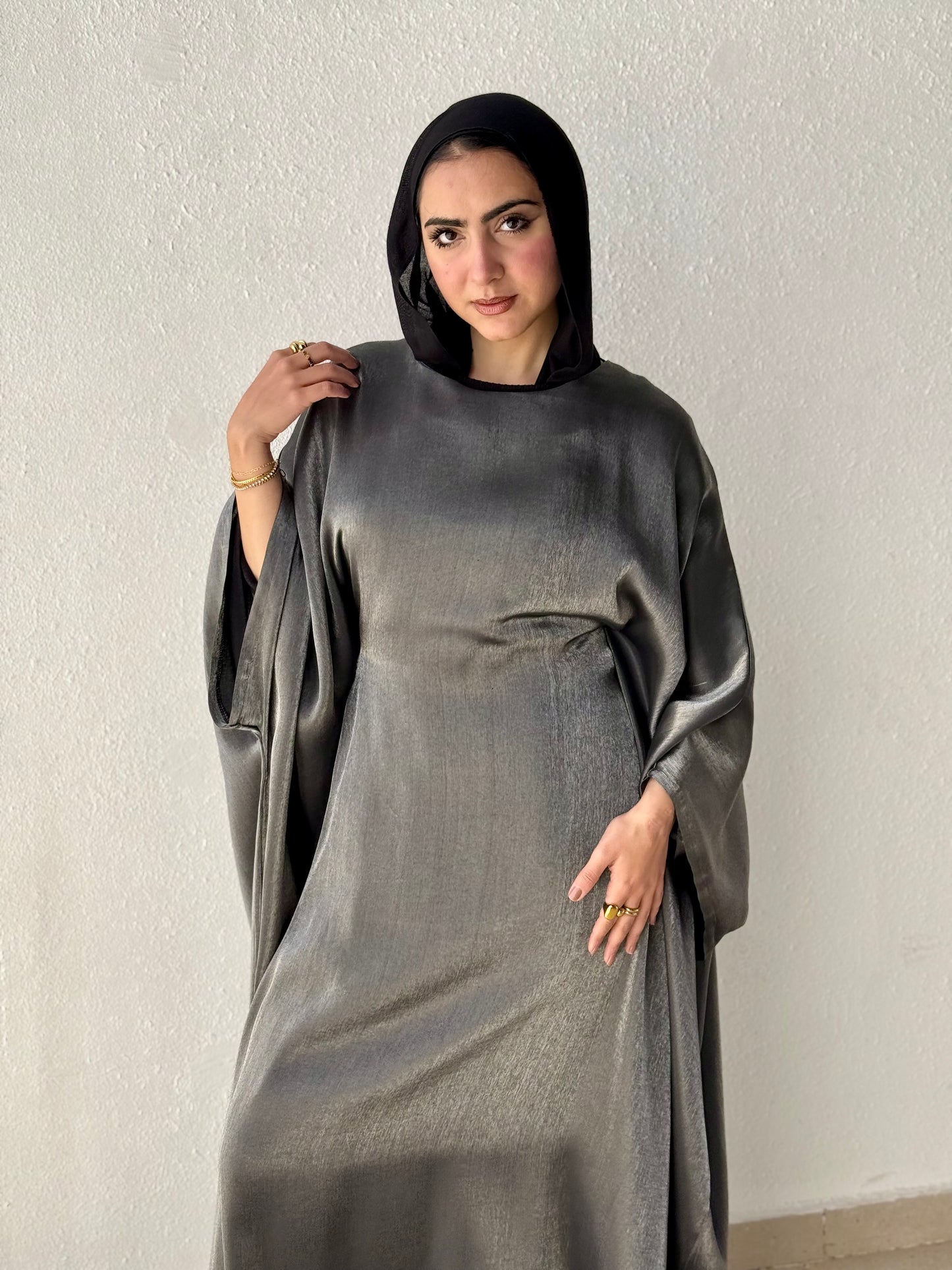 Shimmer abaya with inside belt