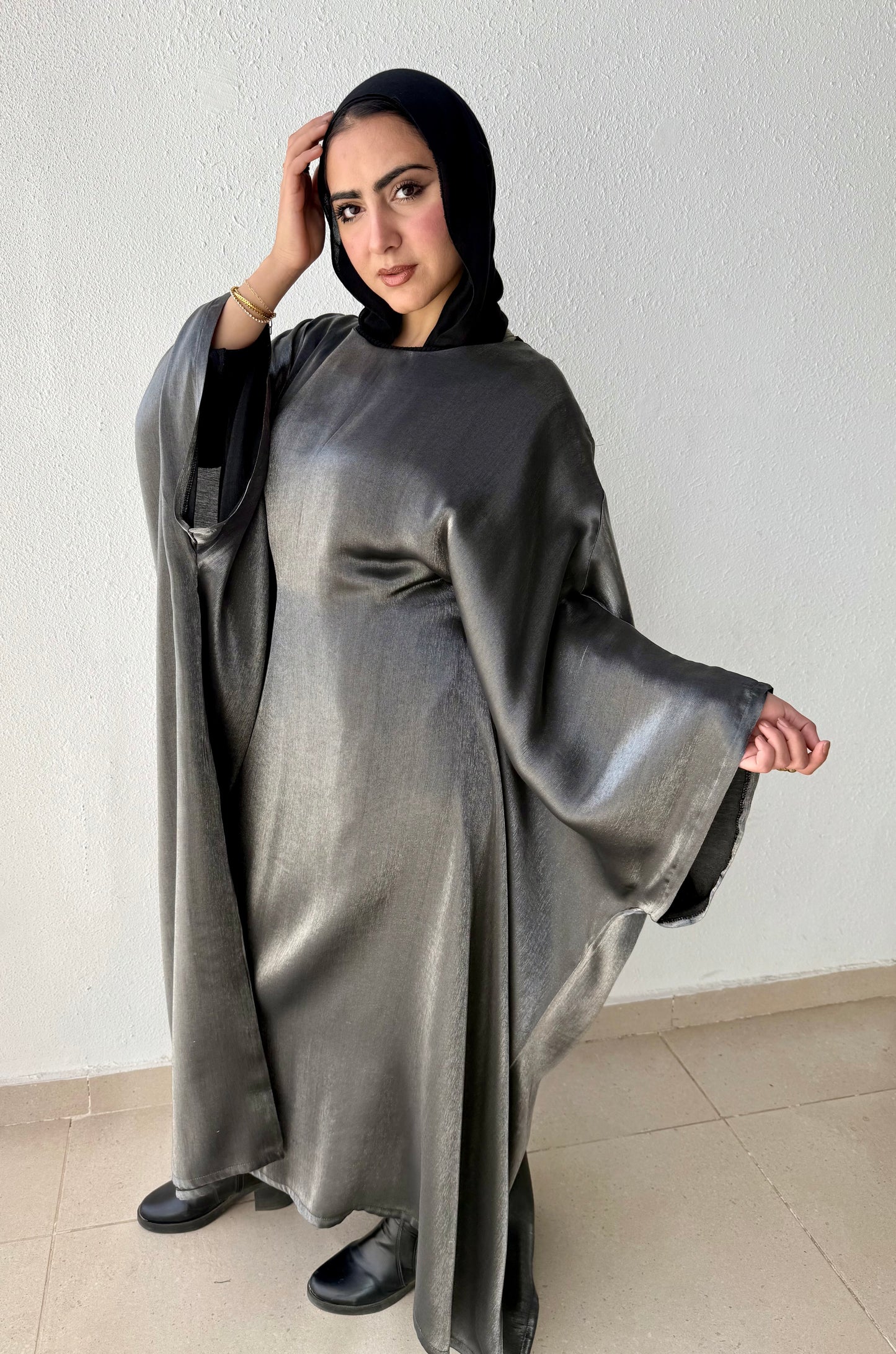 Shimmer abaya with inside belt