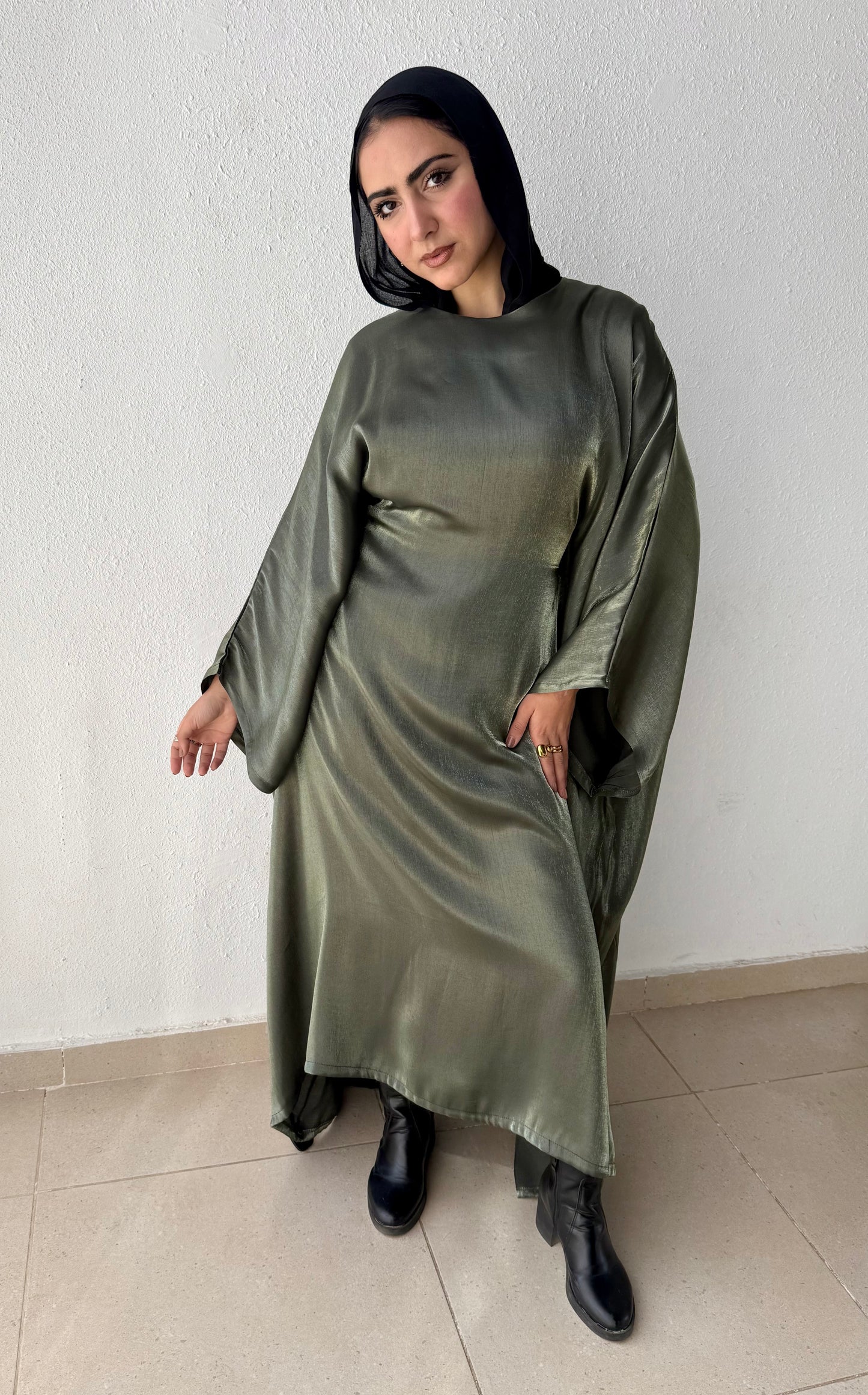 Shimmer abaya with inside belt