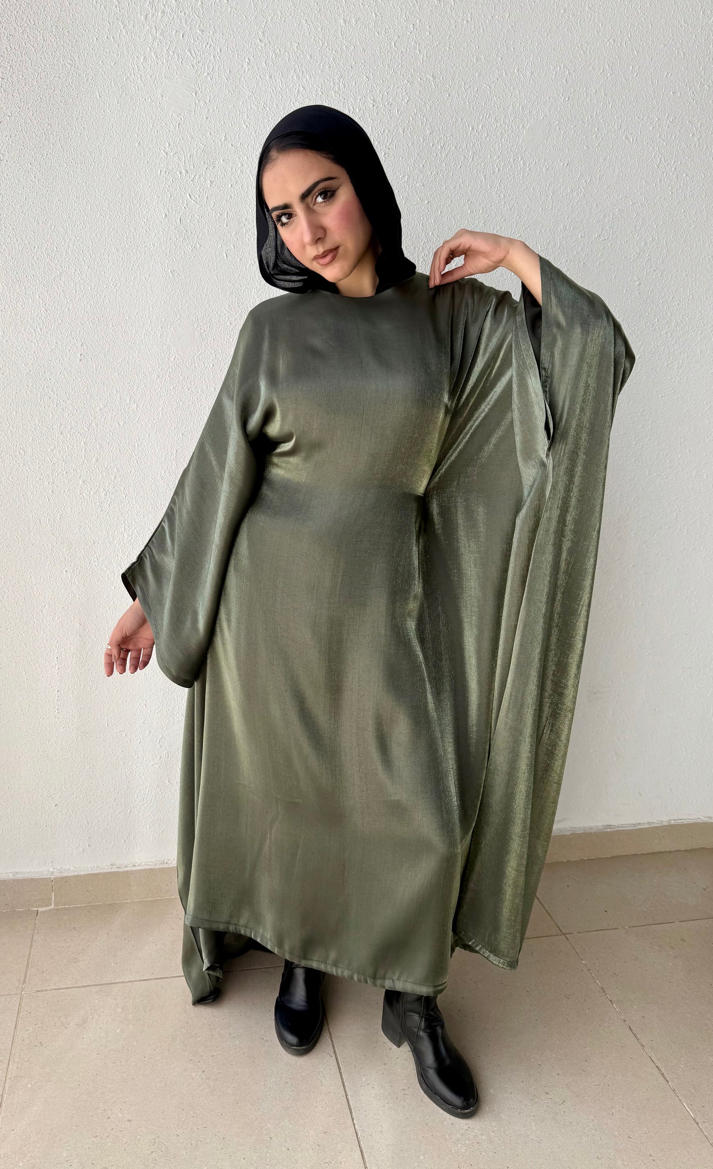 Shimmer abaya with inside belt