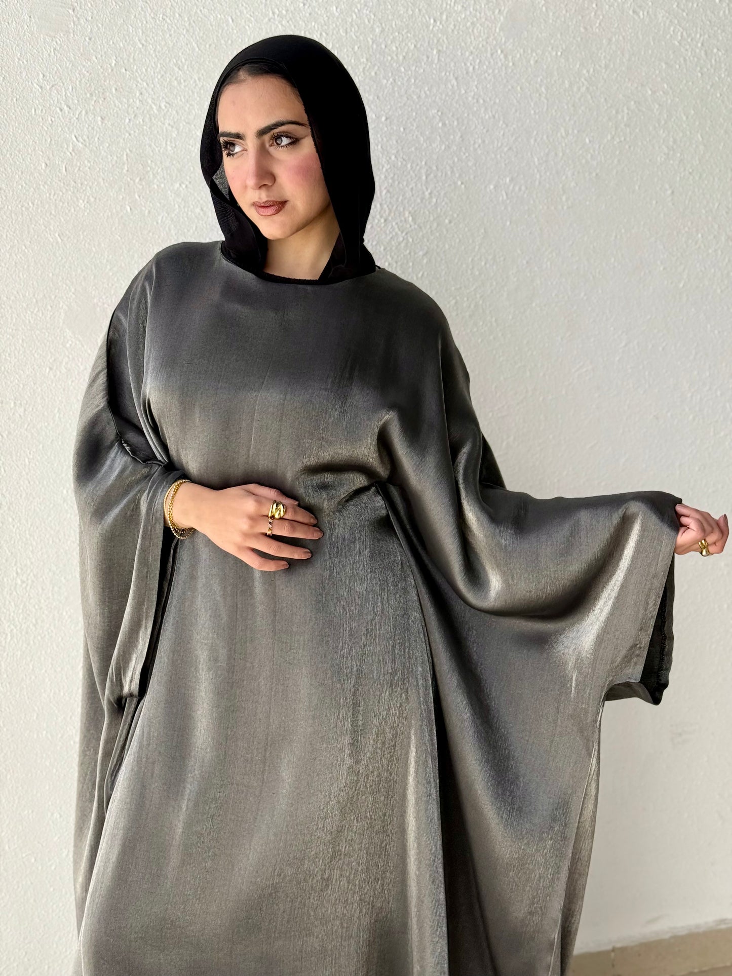 Shimmer abaya with inside belt