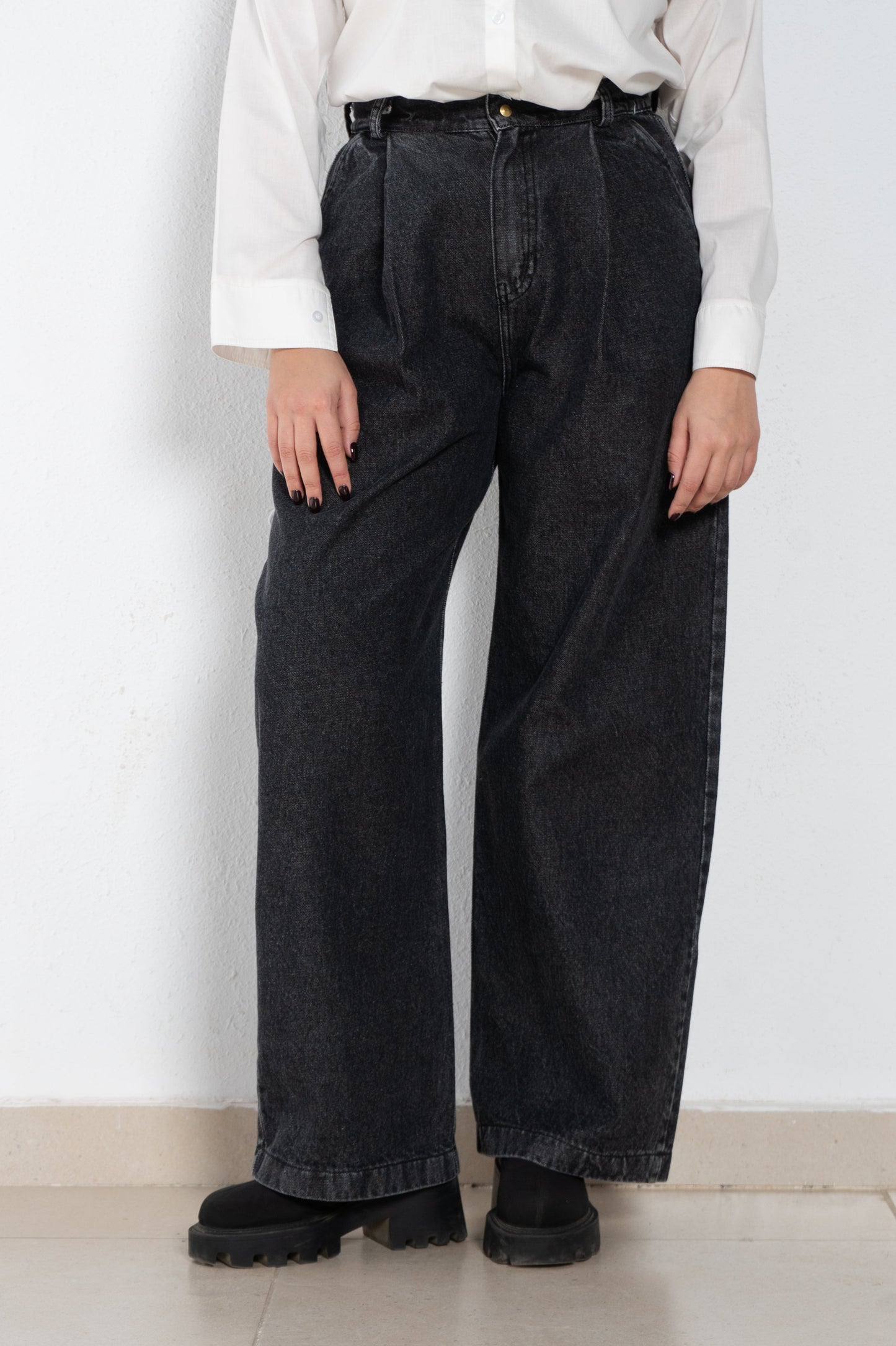Baggy jeans with front pleats