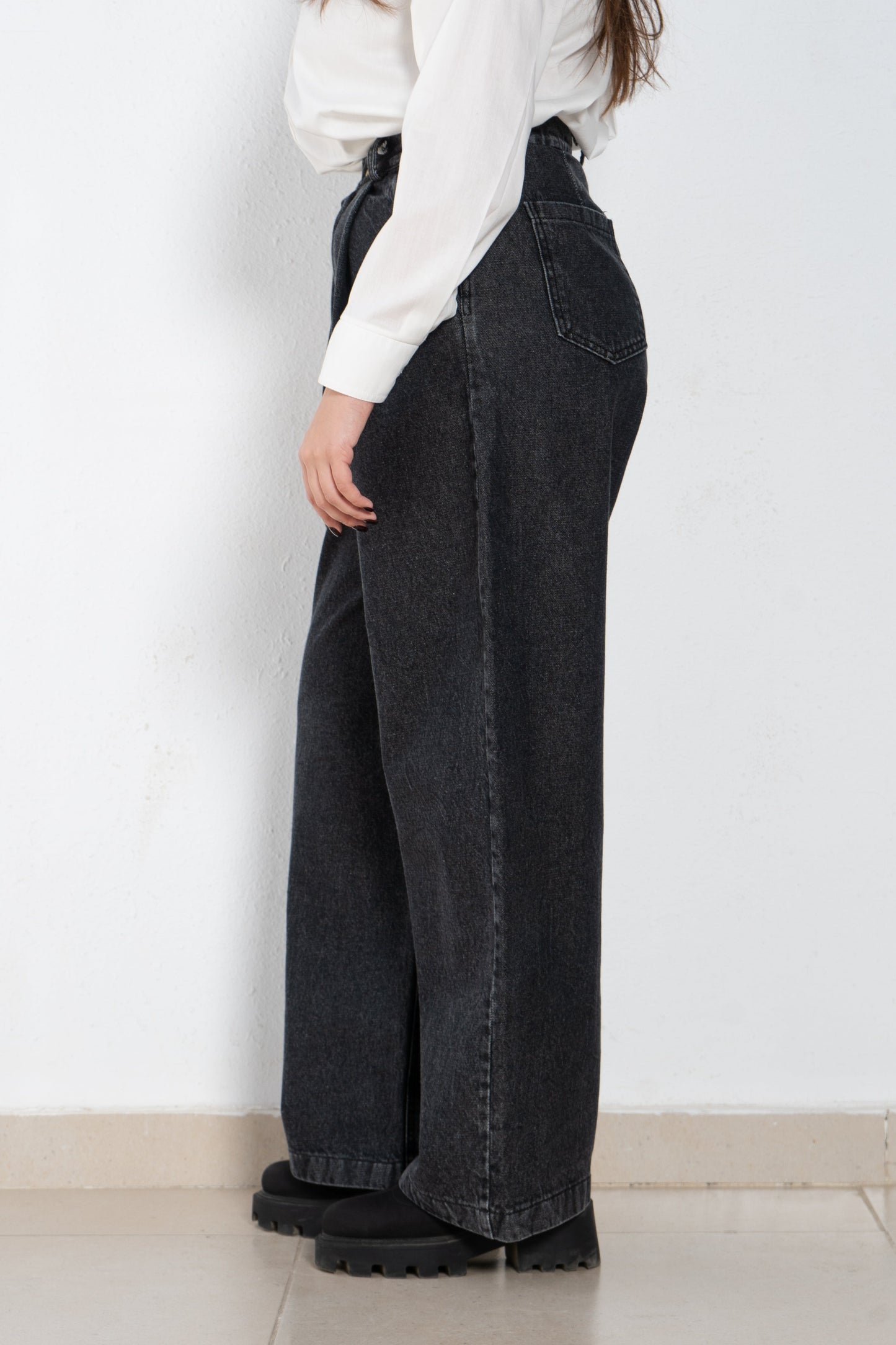Baggy jeans with front pleats