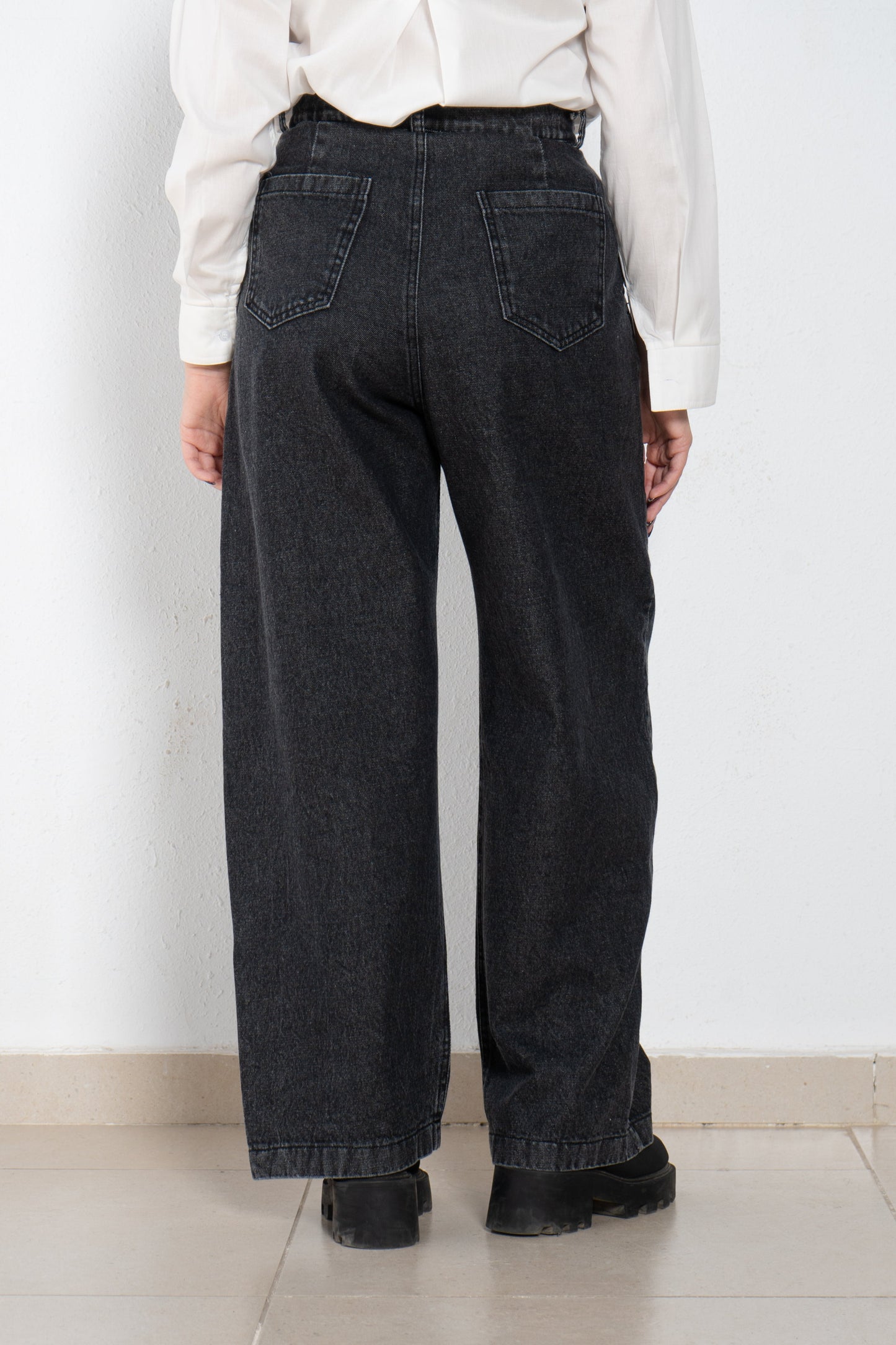 Baggy jeans with front pleats