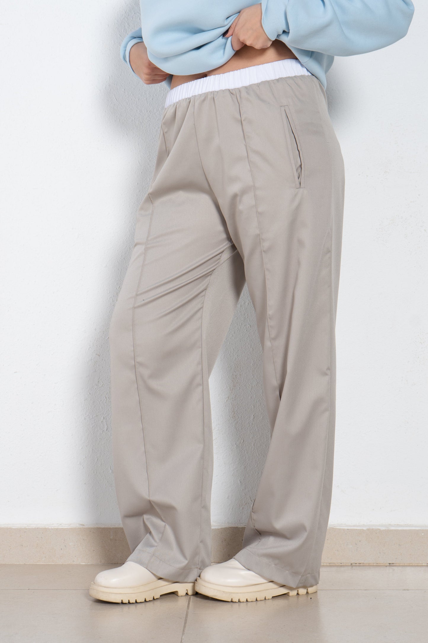 Pant with white elastic waist