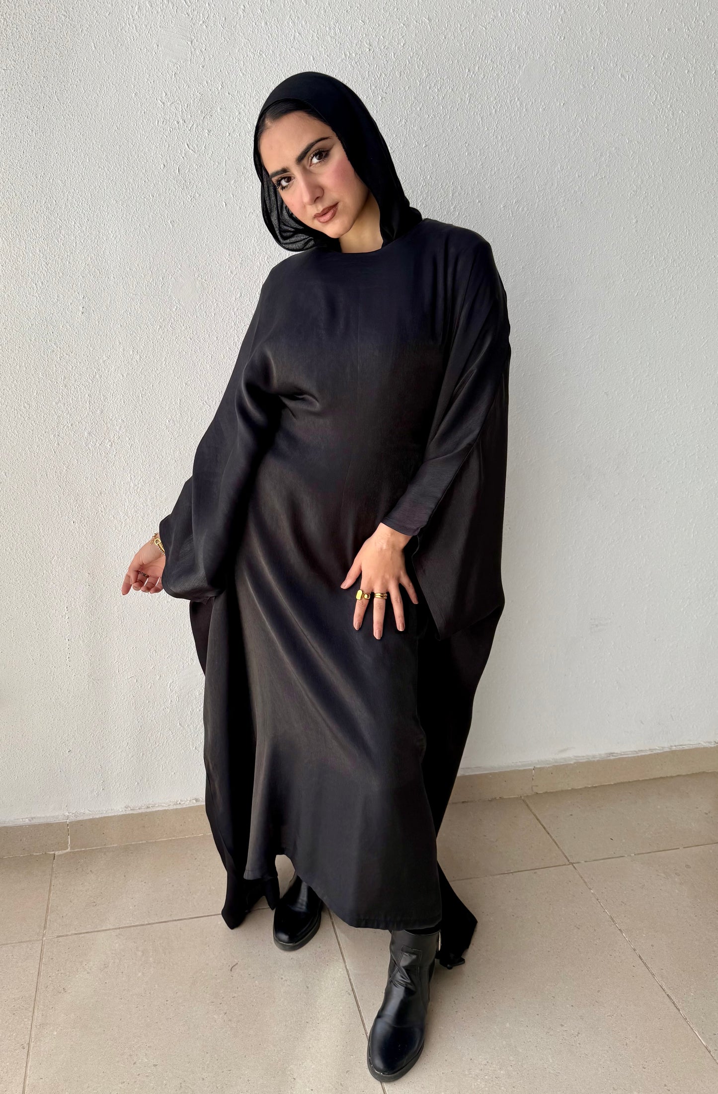 Shimmer abaya with inside belt