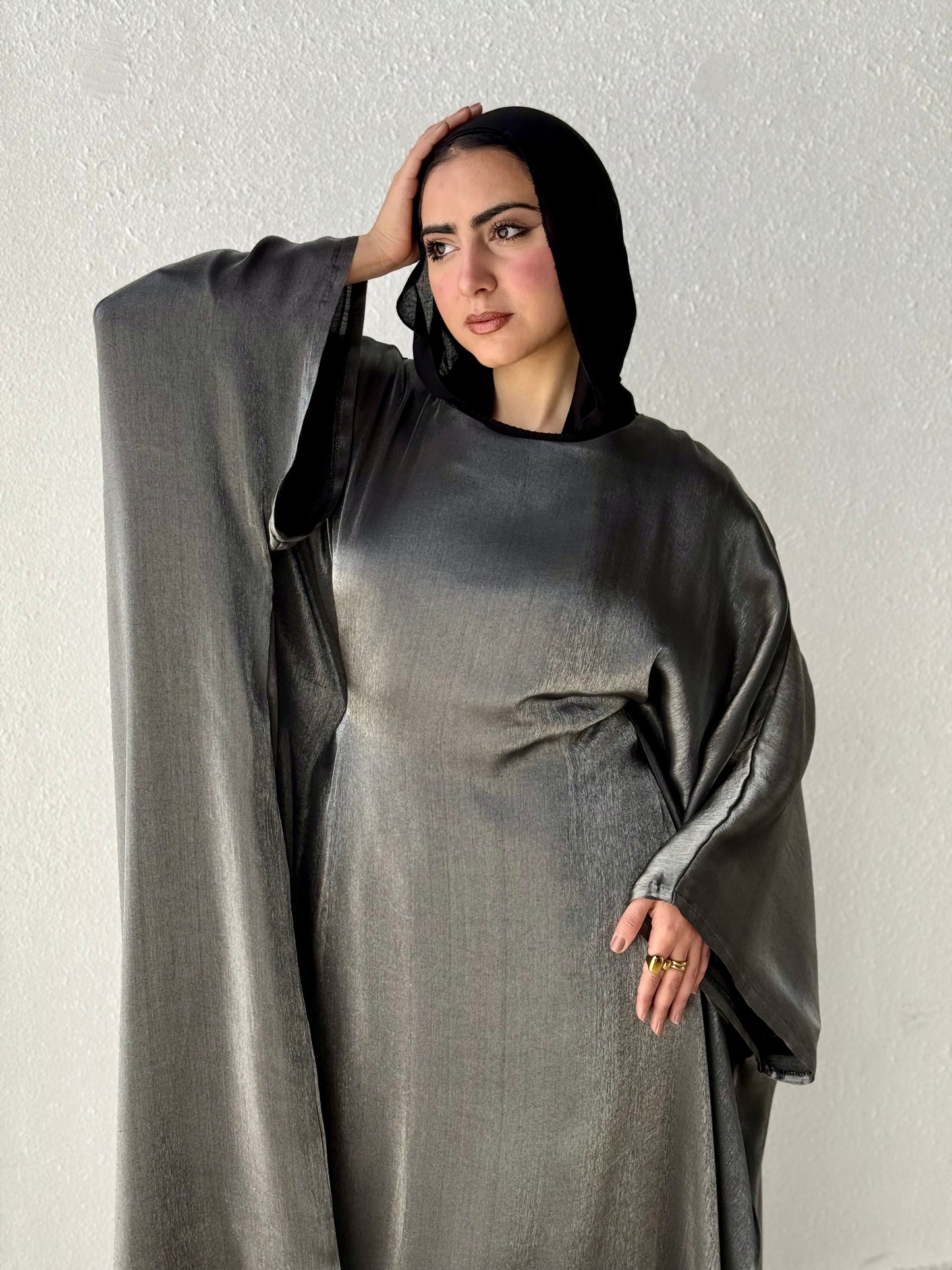 Shimmer abaya with inside belt