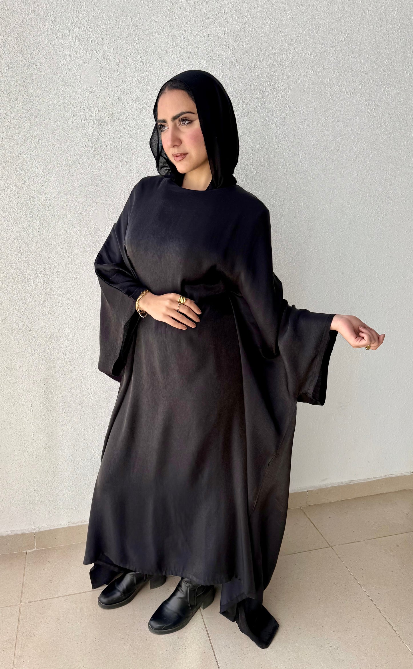 Shimmer abaya with inside belt