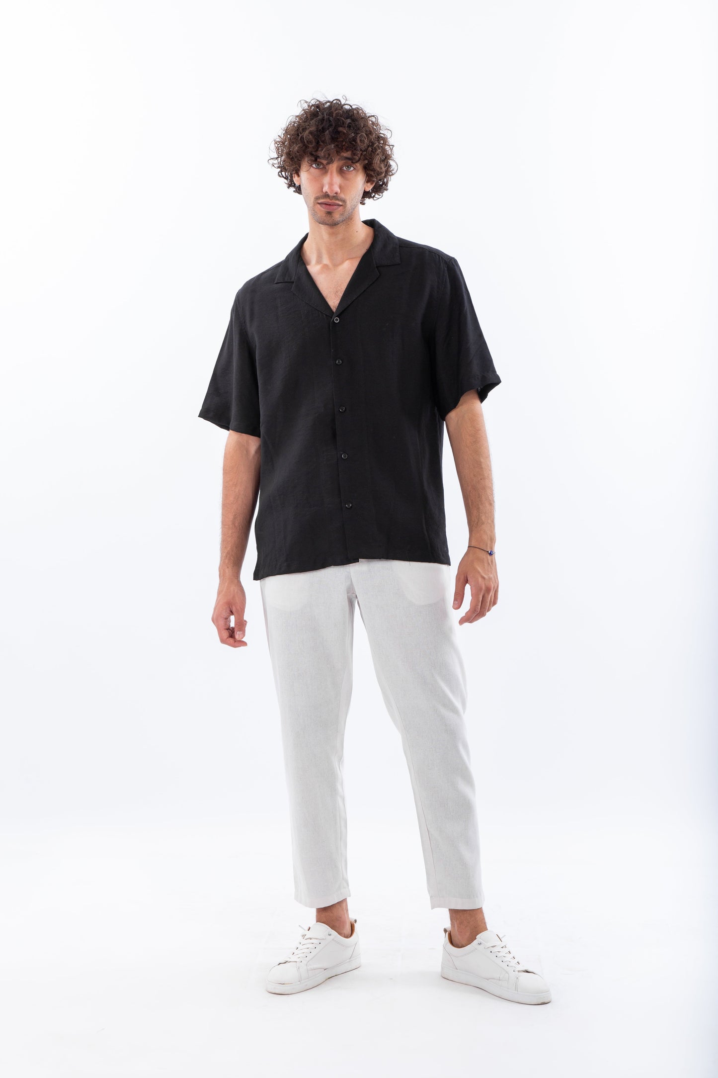 Short sleeves cotton shirt with safari collar