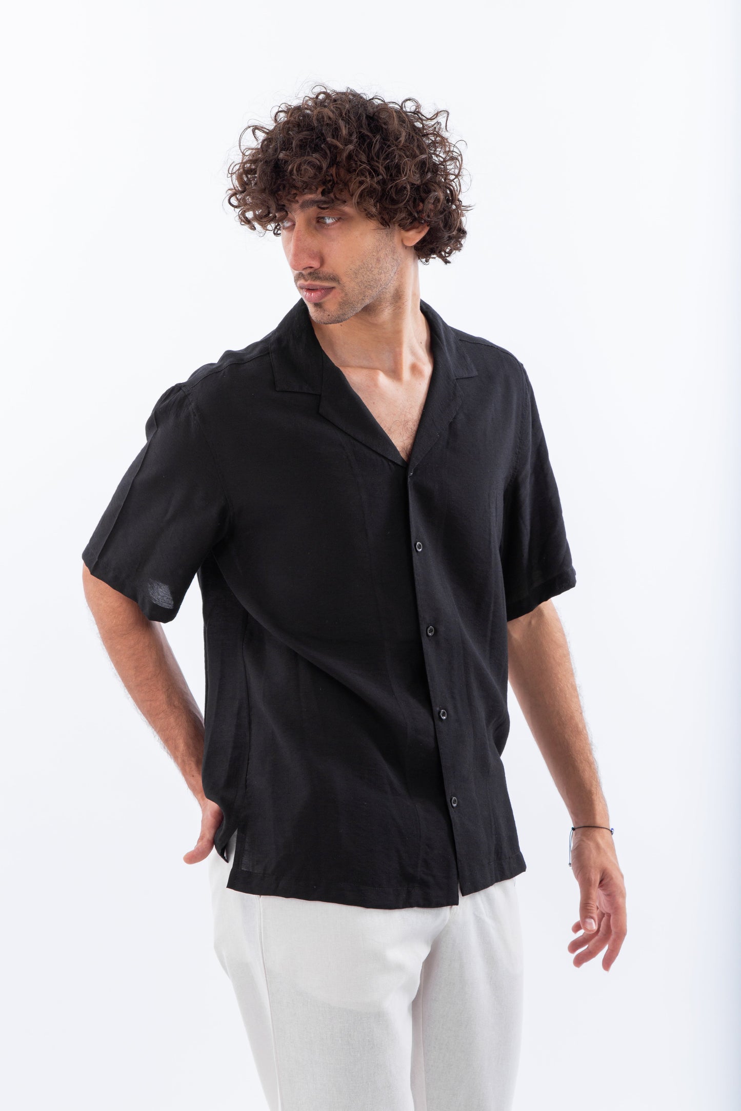 Short sleeves cotton shirt with safari collar