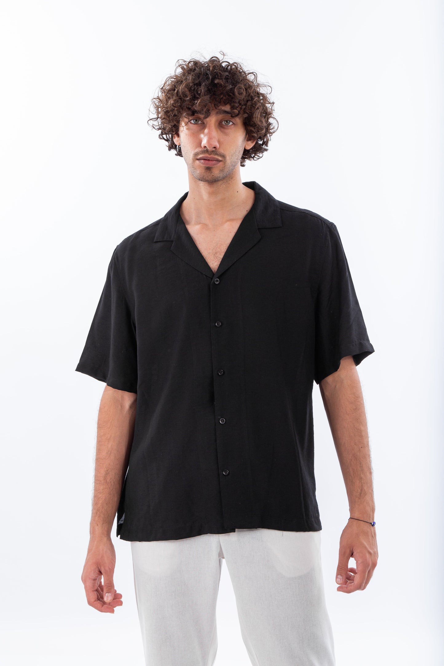 Short sleeves cotton shirt with safari collar