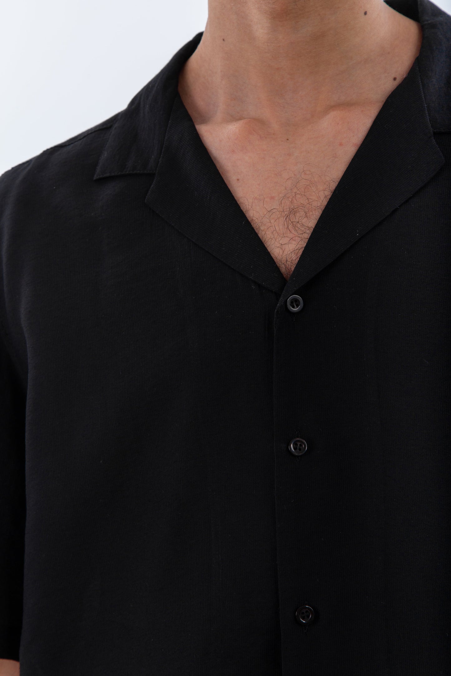 Short sleeves cotton shirt with safari collar