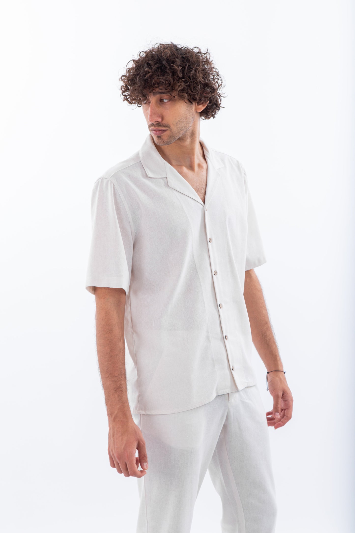 Short sleeves linen shirt with safari collar