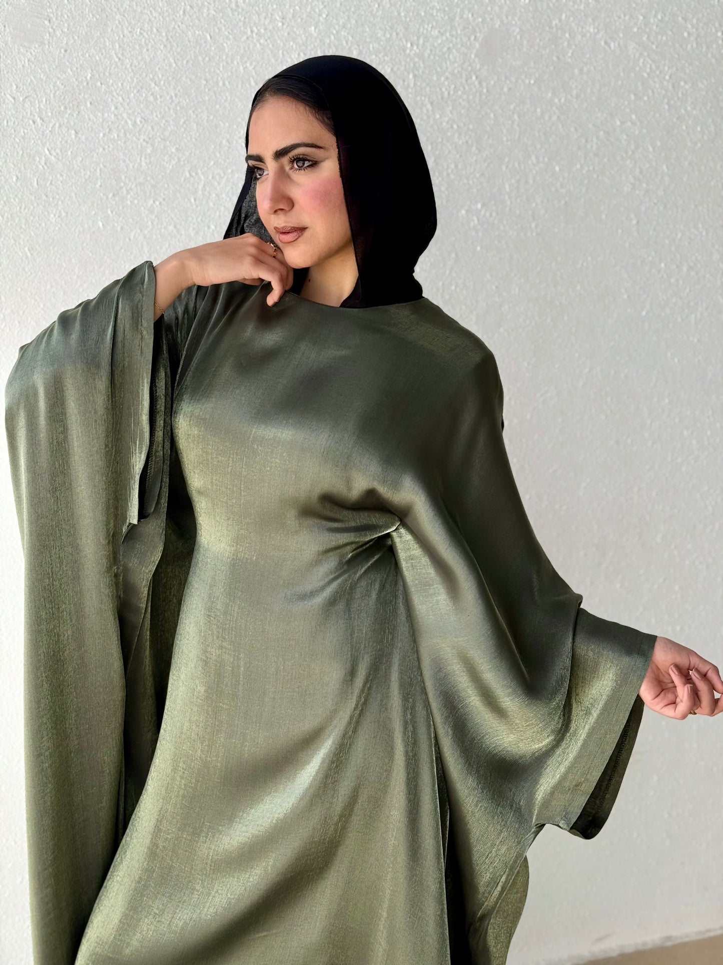 Shimmer abaya with inside belt