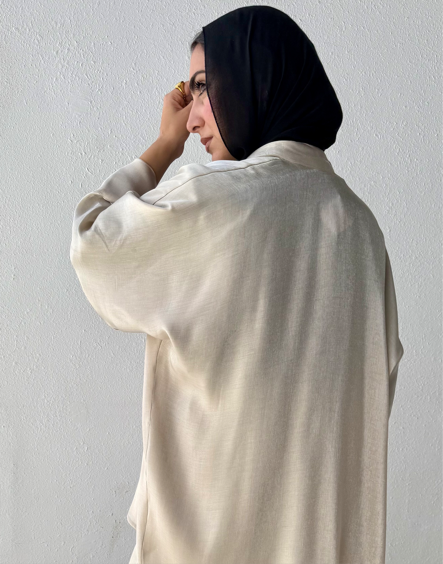Shimmer abaya with inside belt