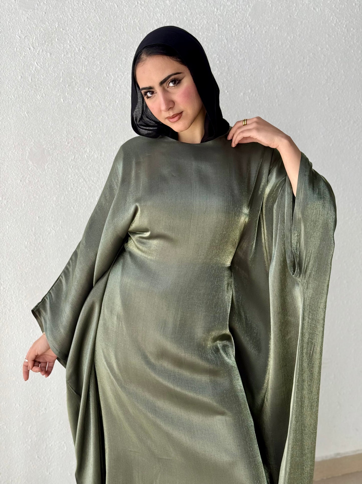 Shimmer abaya with inside belt