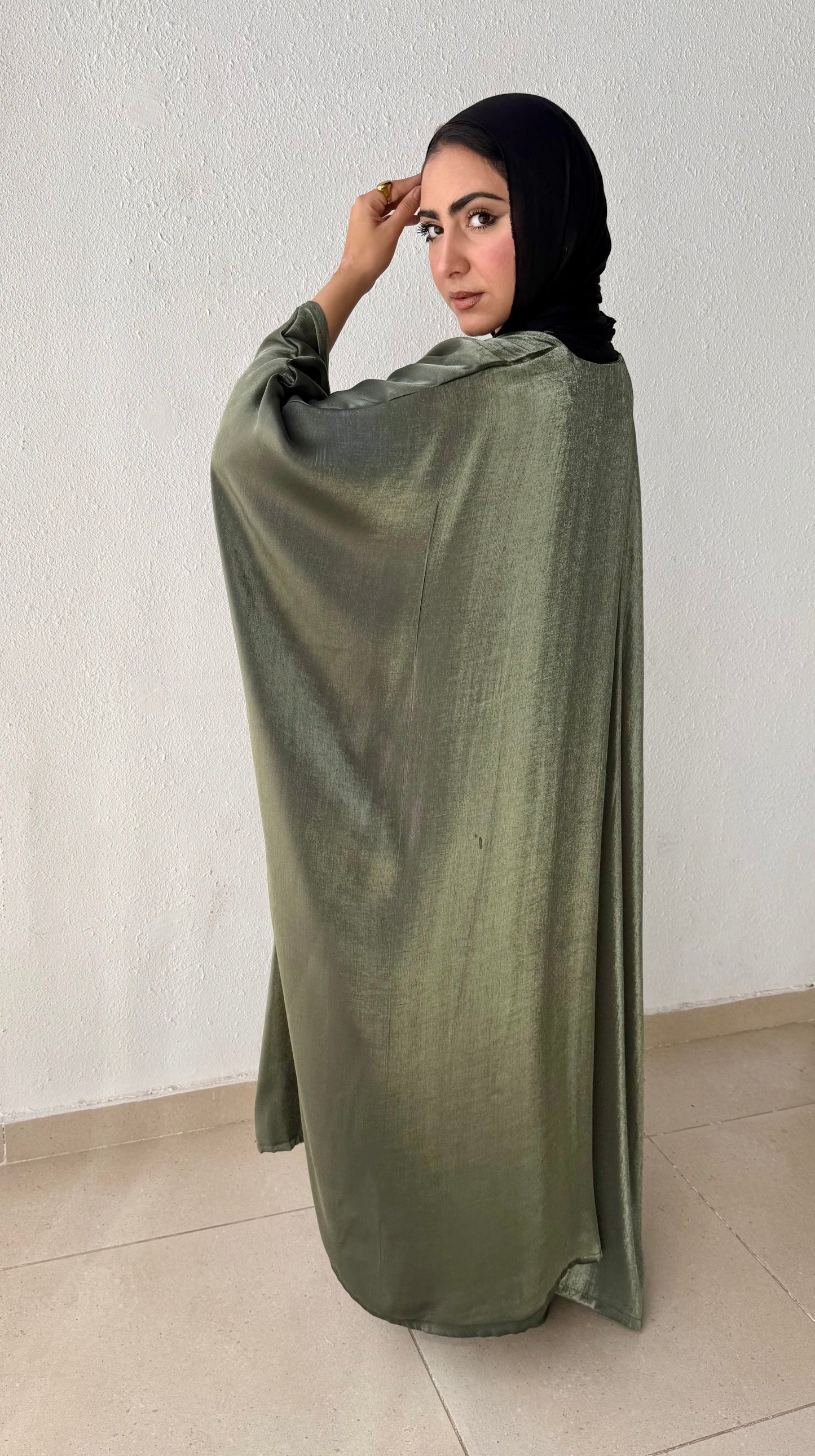 Shimmer abaya with inside belt