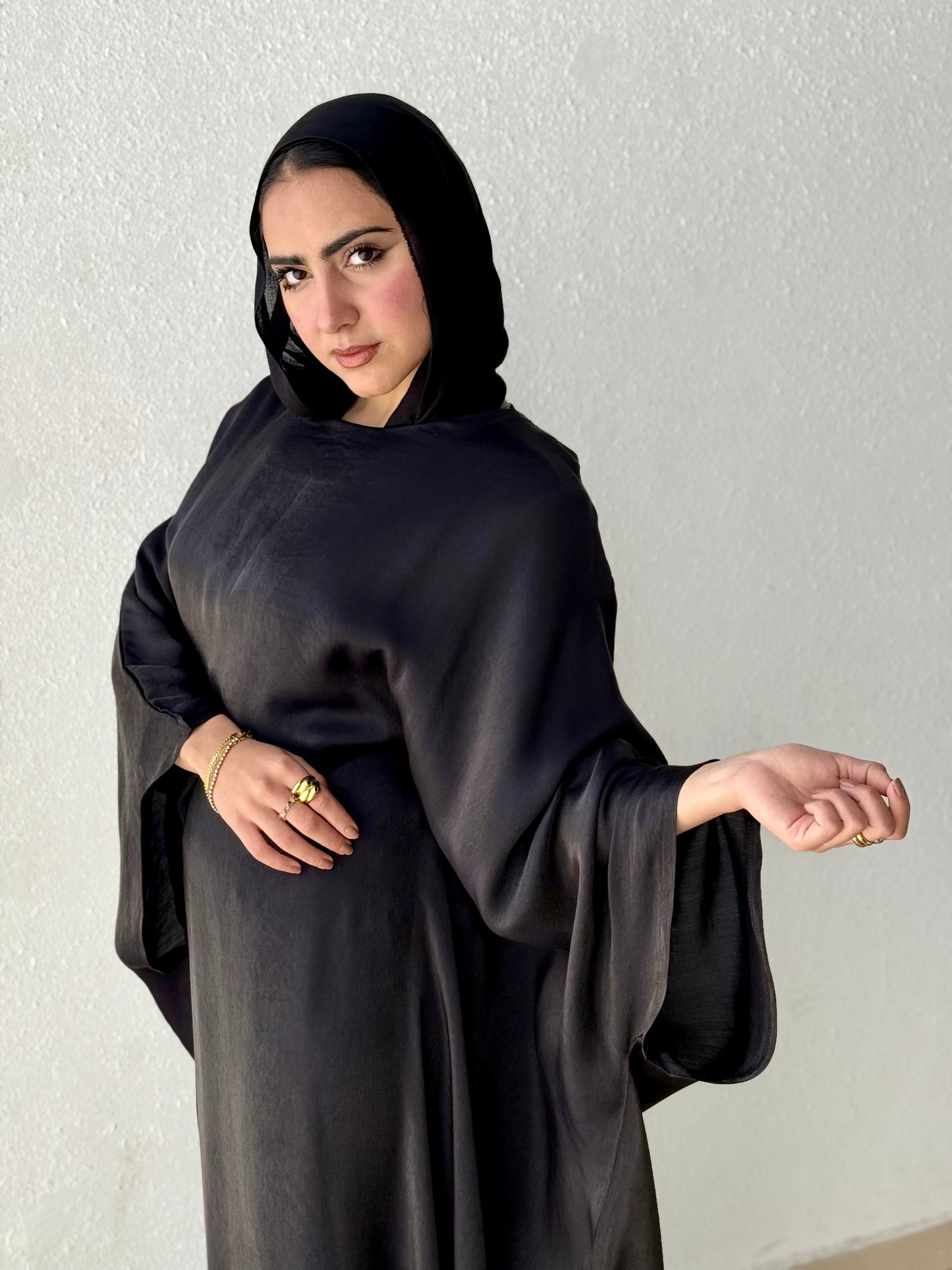 Shimmer abaya with inside belt