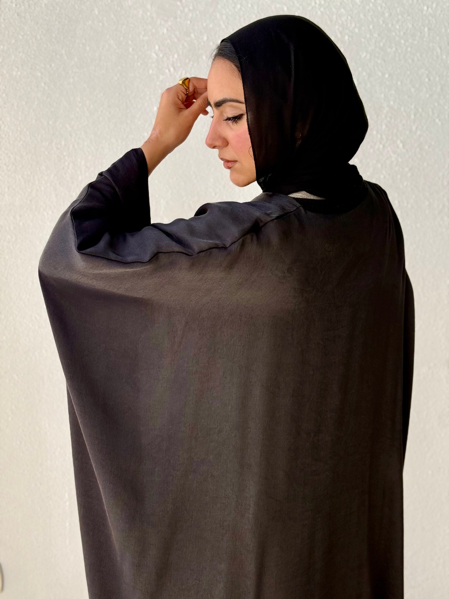Shimmer abaya with inside belt