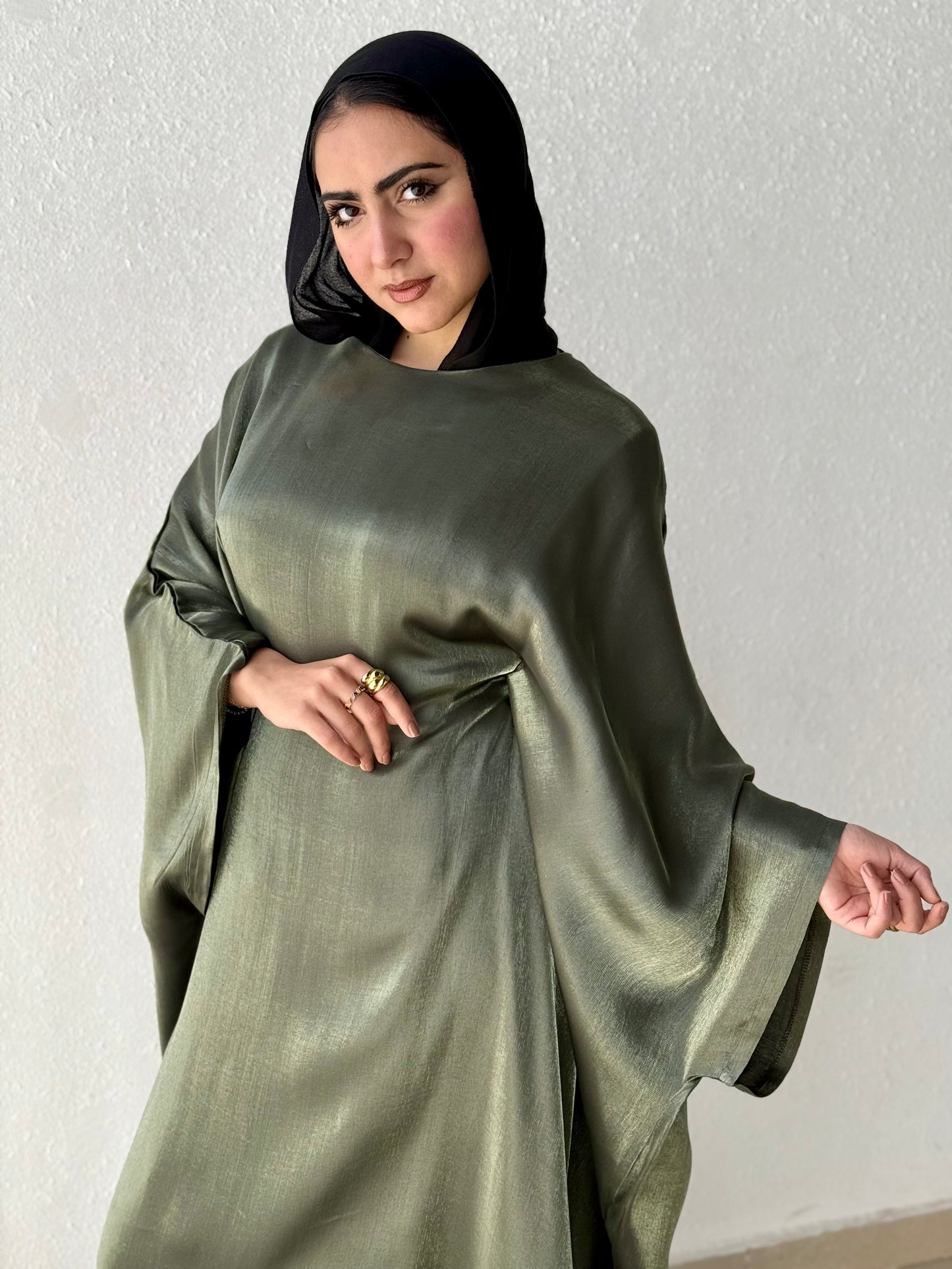 Shimmer abaya with inside belt