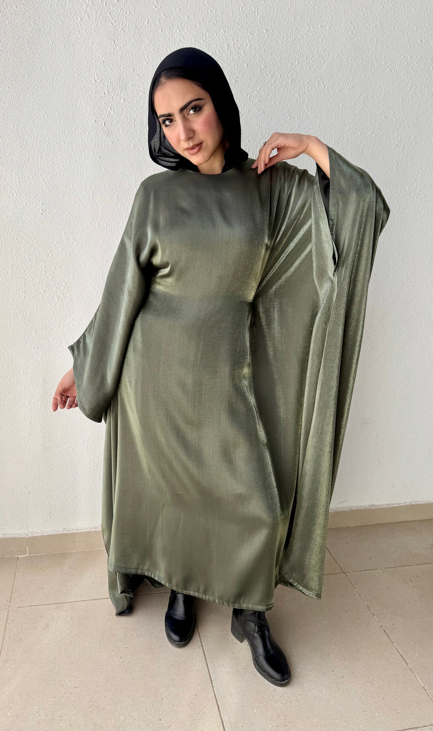 Shimmer abaya with inside belt