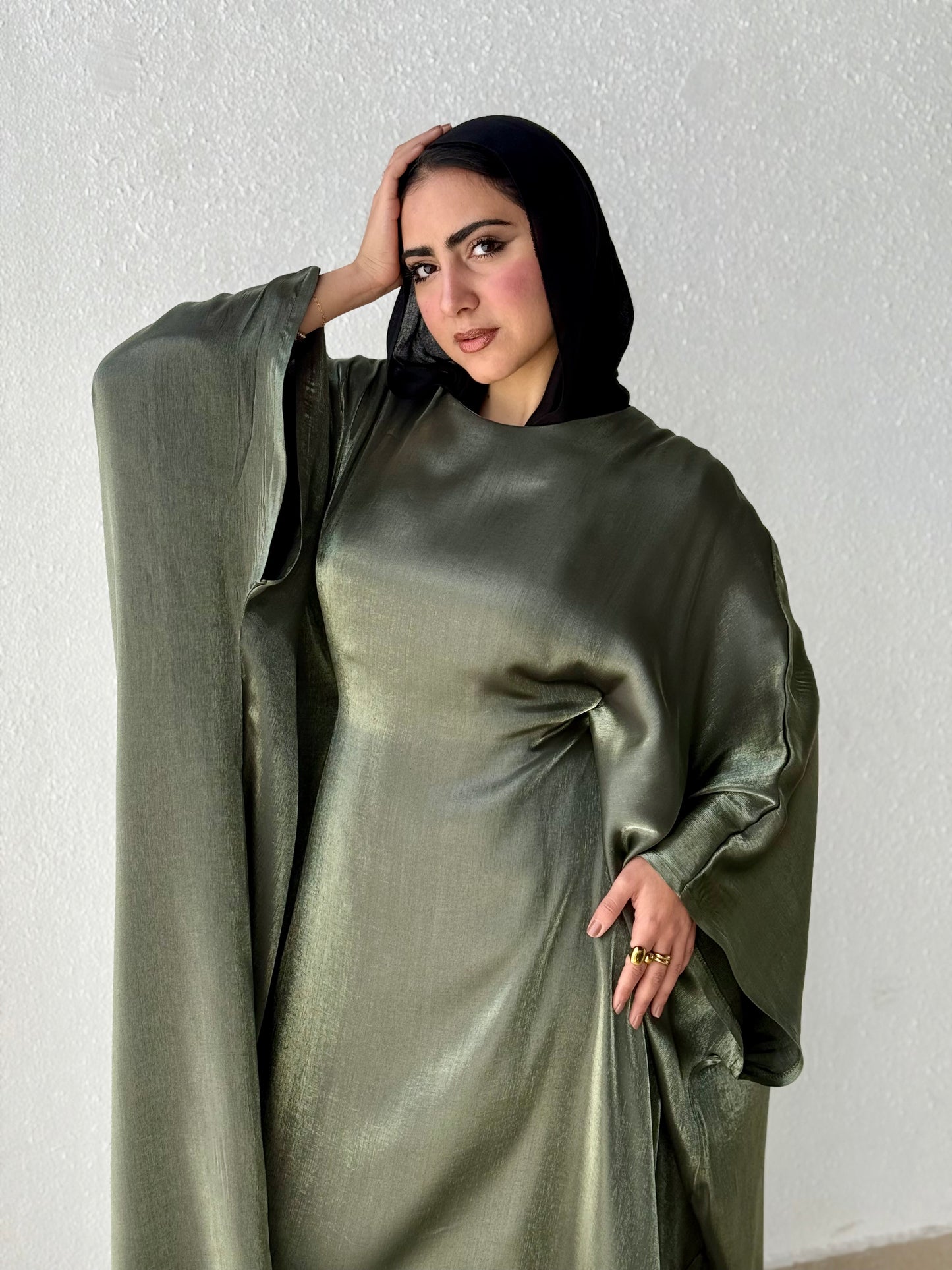 Shimmer abaya with inside belt