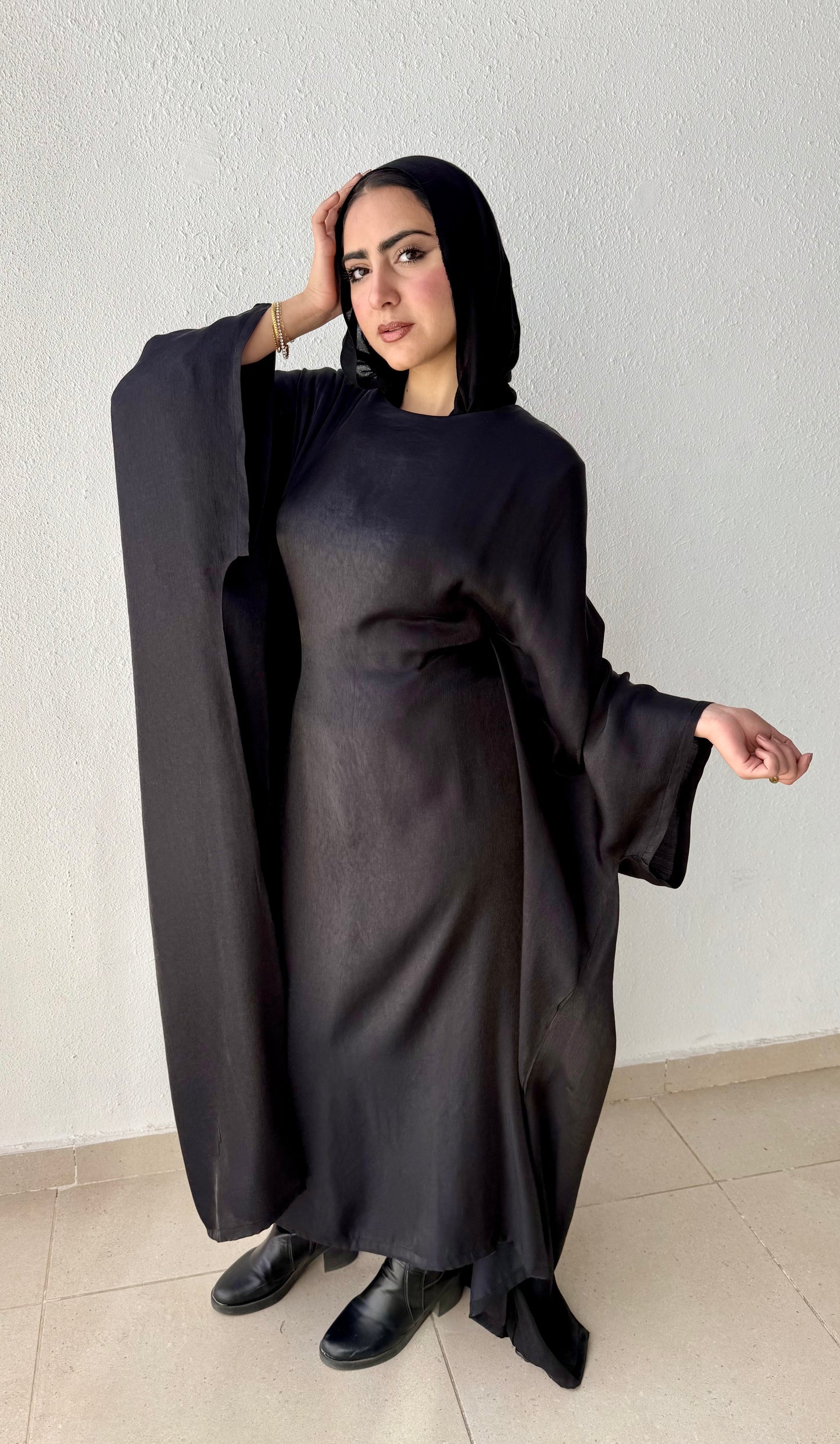 Shimmer abaya with inside belt
