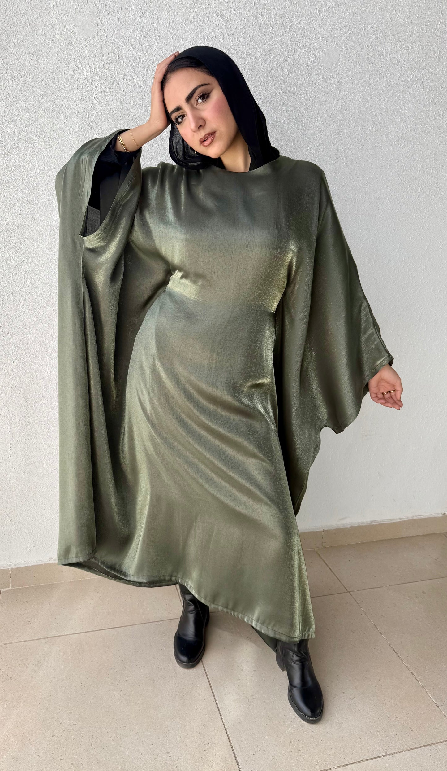 Shimmer abaya with inside belt
