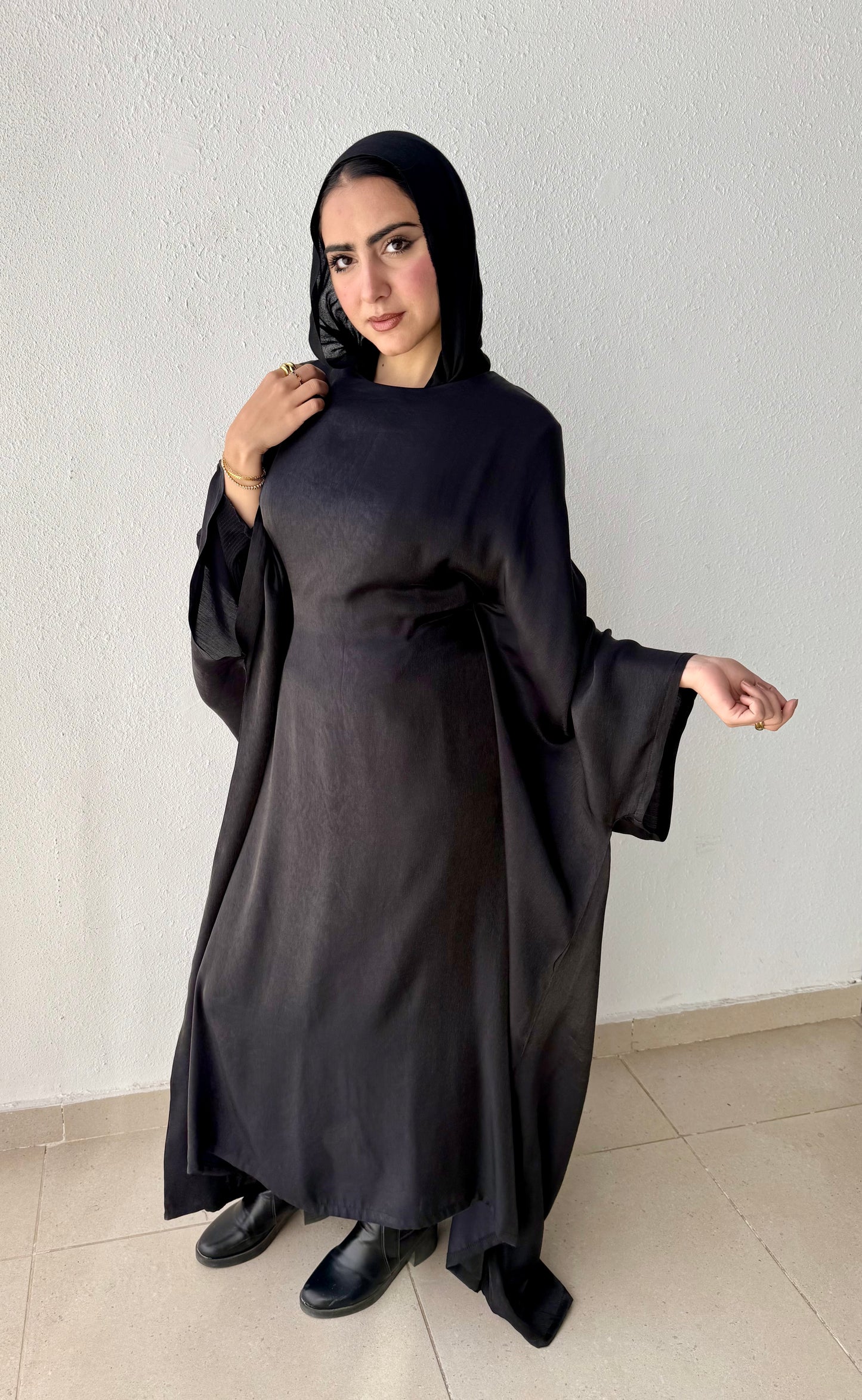 Shimmer abaya with inside belt