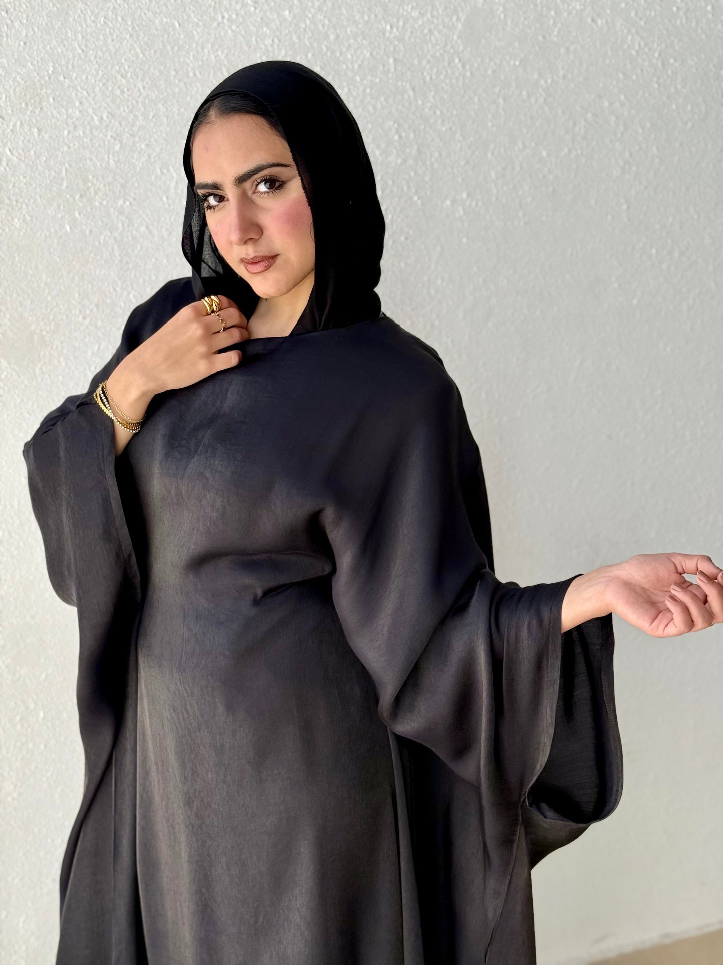 Shimmer abaya with inside belt
