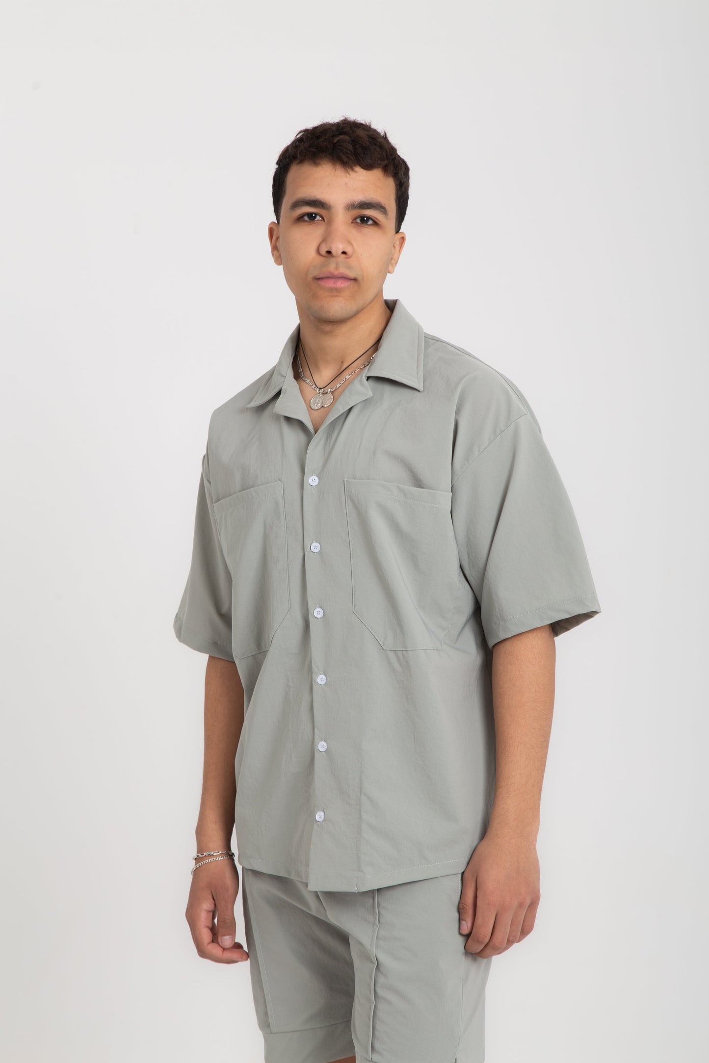 Oversized shirt with front pockets