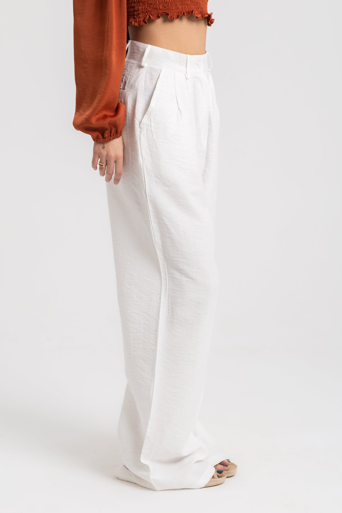 Tailored linen pant with front pleats