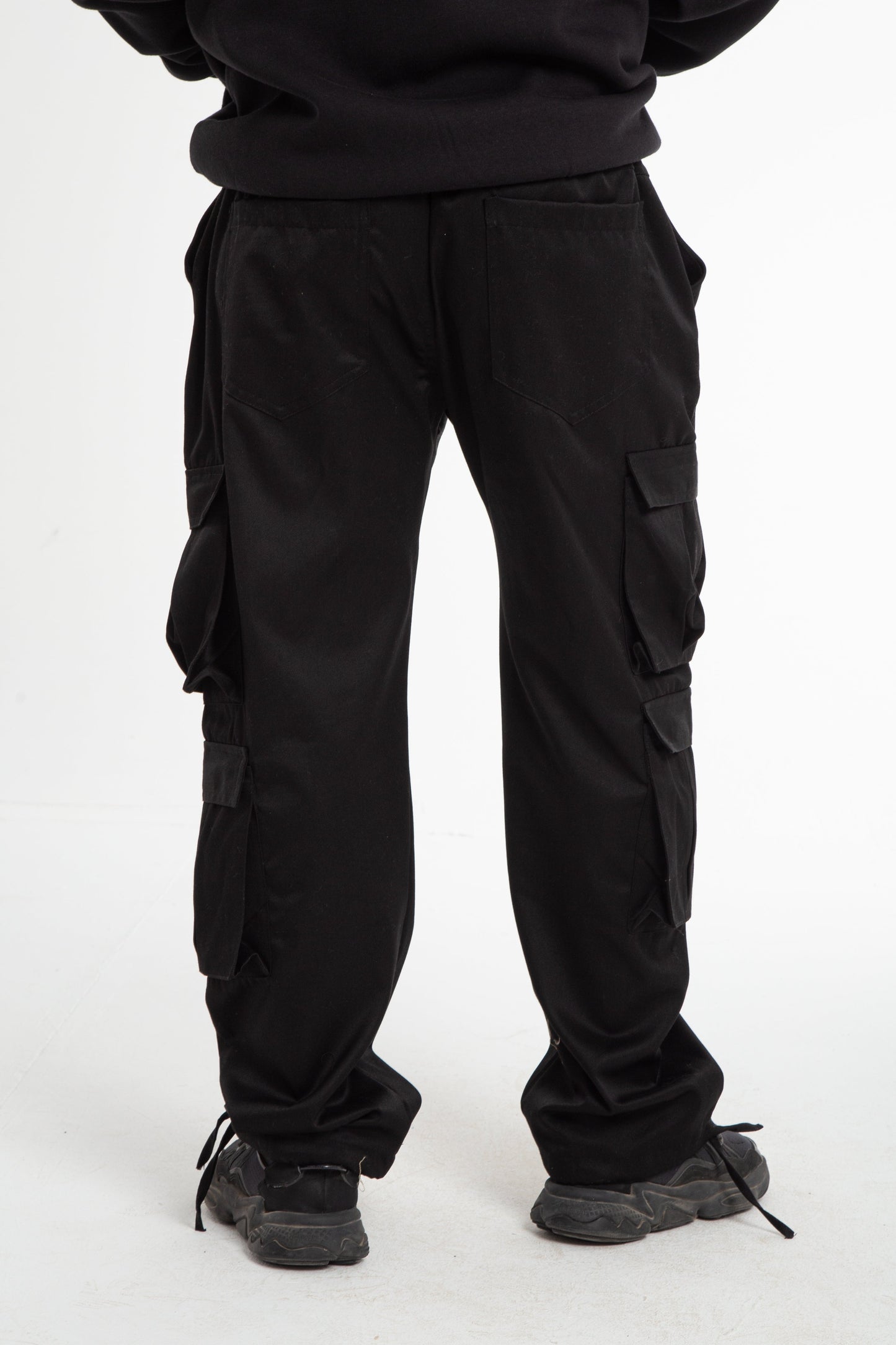 Cargo pants with elastic waist band